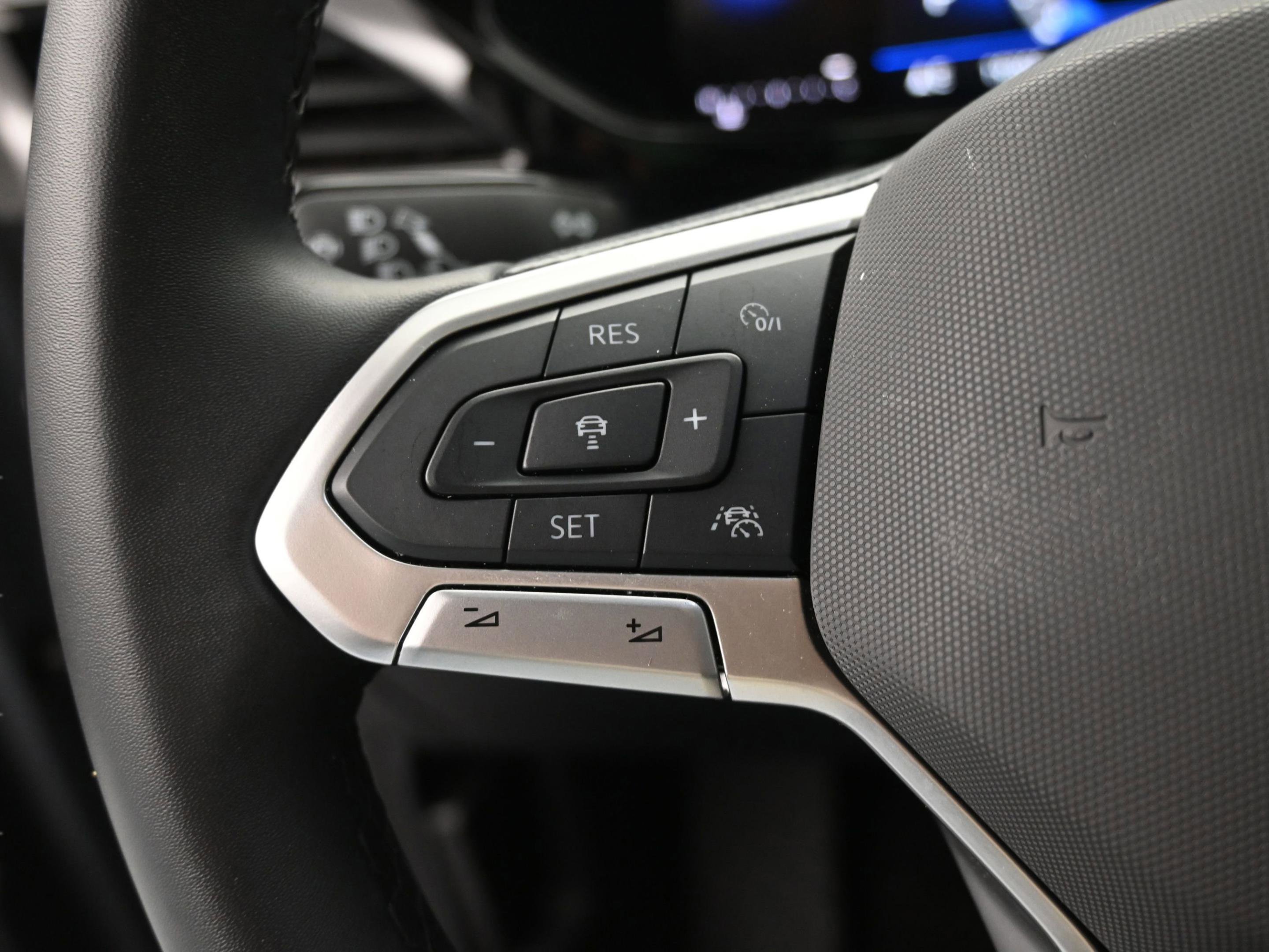 Used 2024 Volkswagen Taos SE image 43