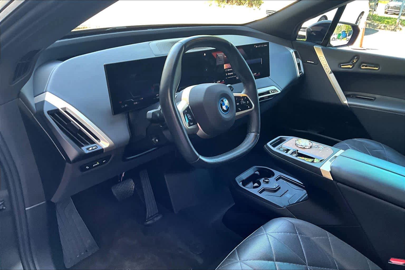 Used 2023 BMW iX xDrive50 w/ Premium Package AWD/4WD image 17