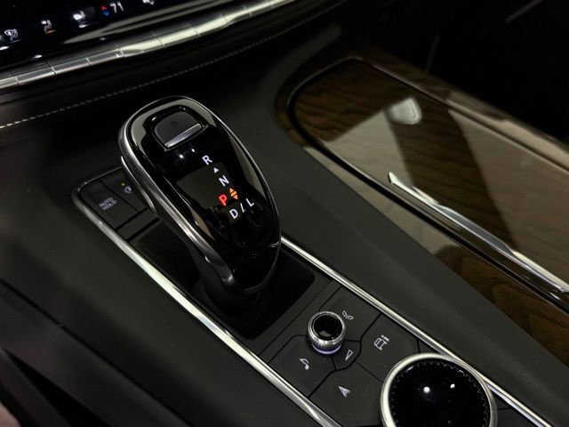 Certified 2024 Cadillac Escalade Sport Platinum w/ LPO, ONYX Package image 19