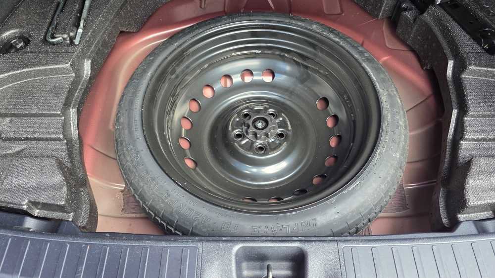 Used 2018 Toyota Prius Two w/ Prius Two Safety Plus Package FWD image 10