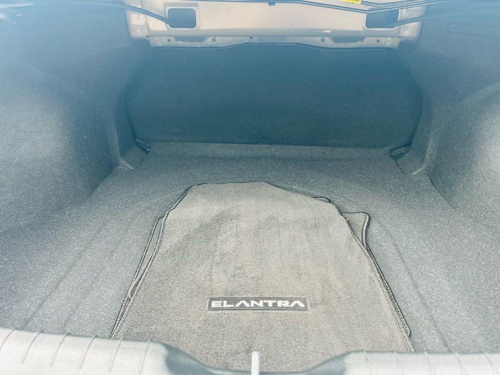 Used 2021 Hyundai Elantra SE image 14