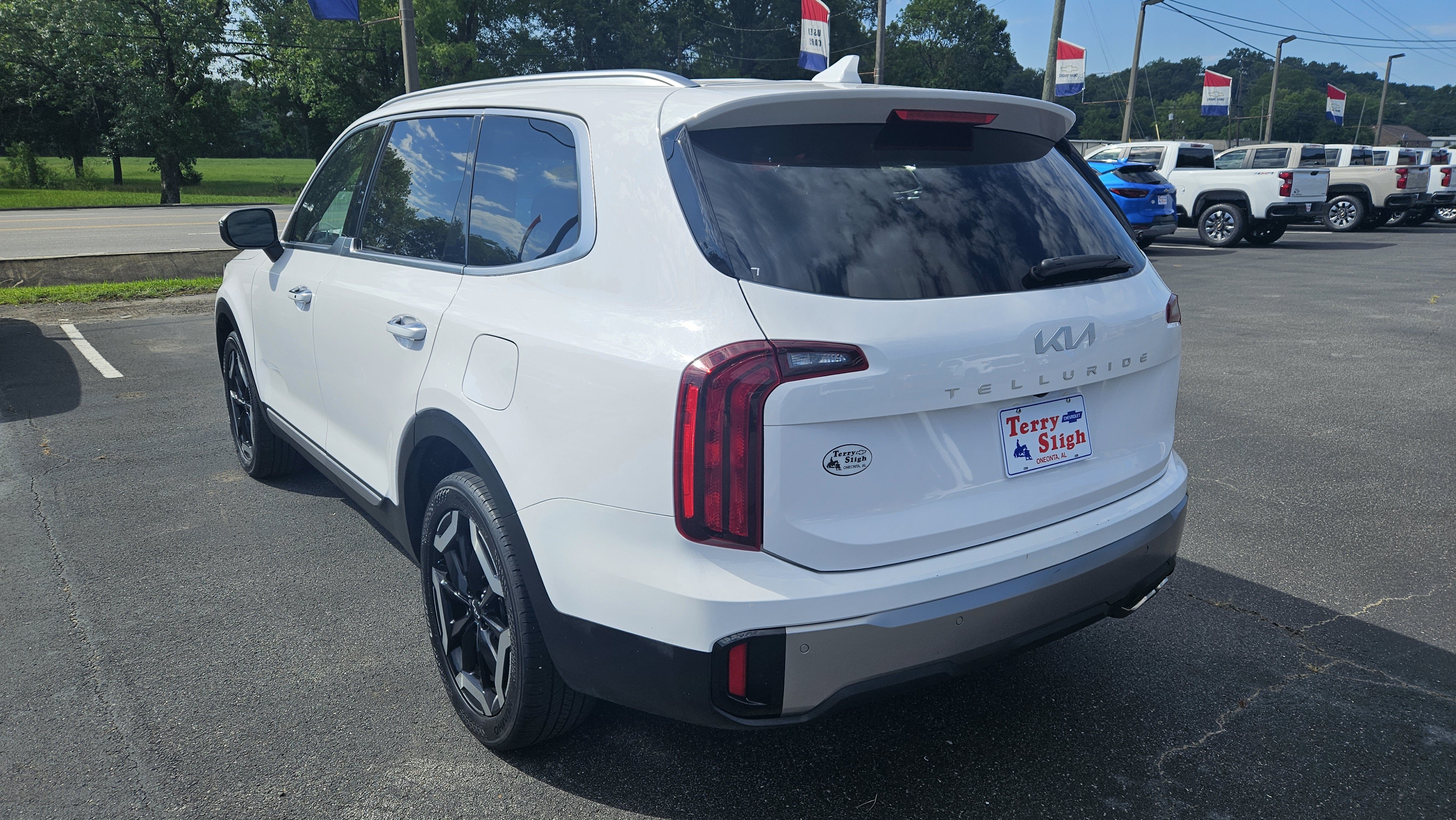 Used 2025 Kia Telluride S FWD image 9