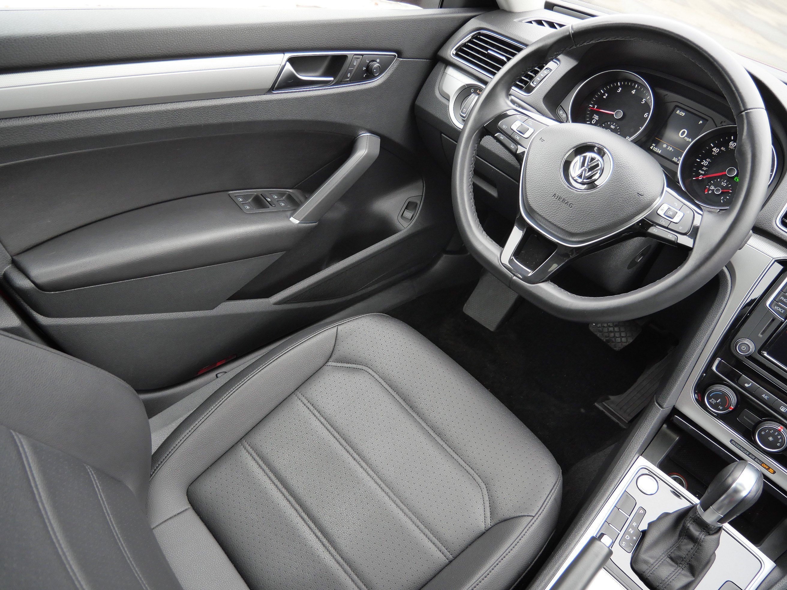 Used 2019 Volkswagen Passat 2.0T Wolfsburg image 9