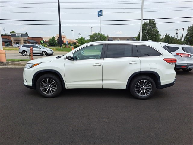 Used 2018 Toyota Highlander XLE image 2