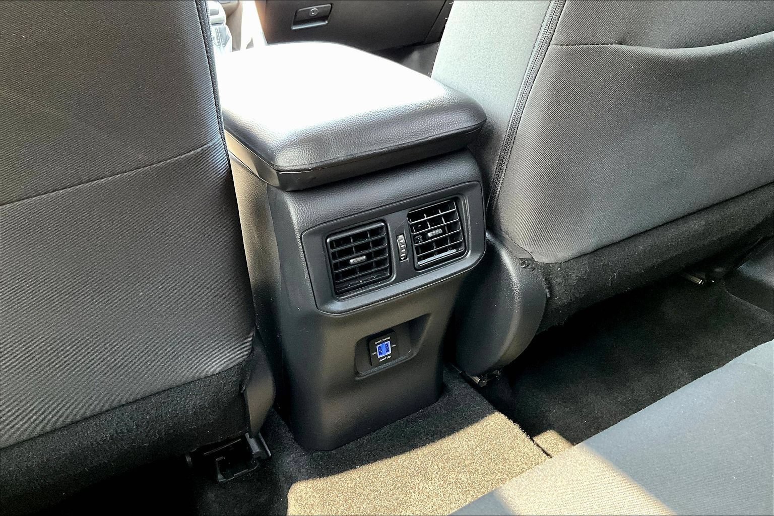 Used 2022 Toyota RAV4 LE FWD image 9