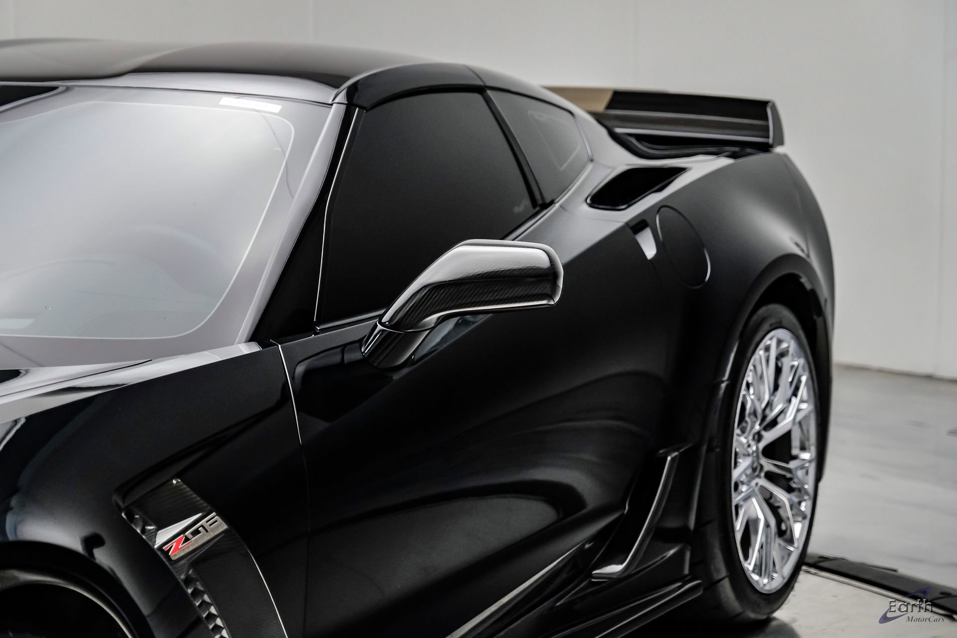 Used 2015 Chevrolet Corvette Z06 w/ 3LZ Preferred Equipment Group image 35