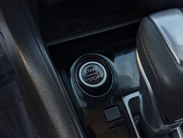 Used 2025 Nissan Versa SR image 18