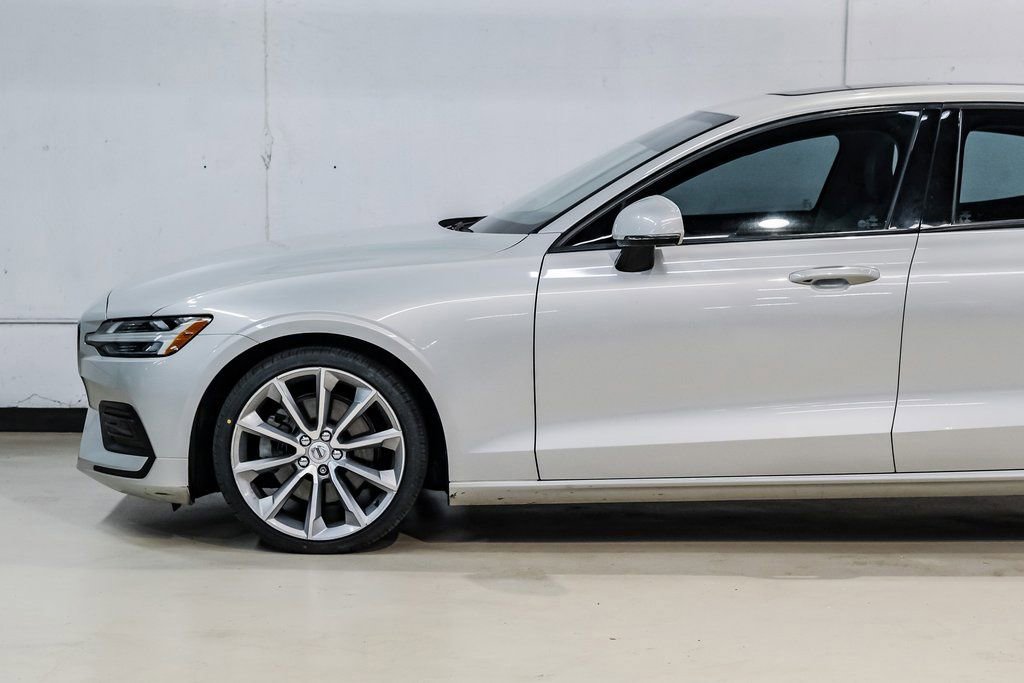 Used 2019 Volvo S60 T5 Momentum w/ Premium Package image 13