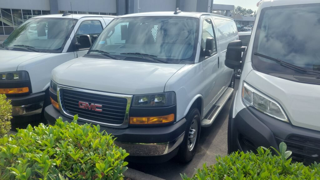 Used 2025 GMC Savana 2500 w/ Driver Convenience Package RWD image 2