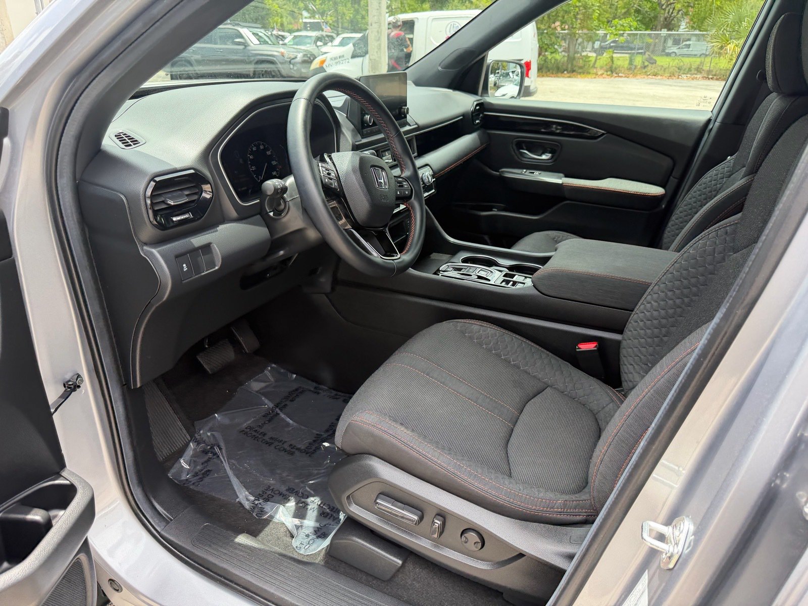 Used 2025 Honda Pilot Sport image 11