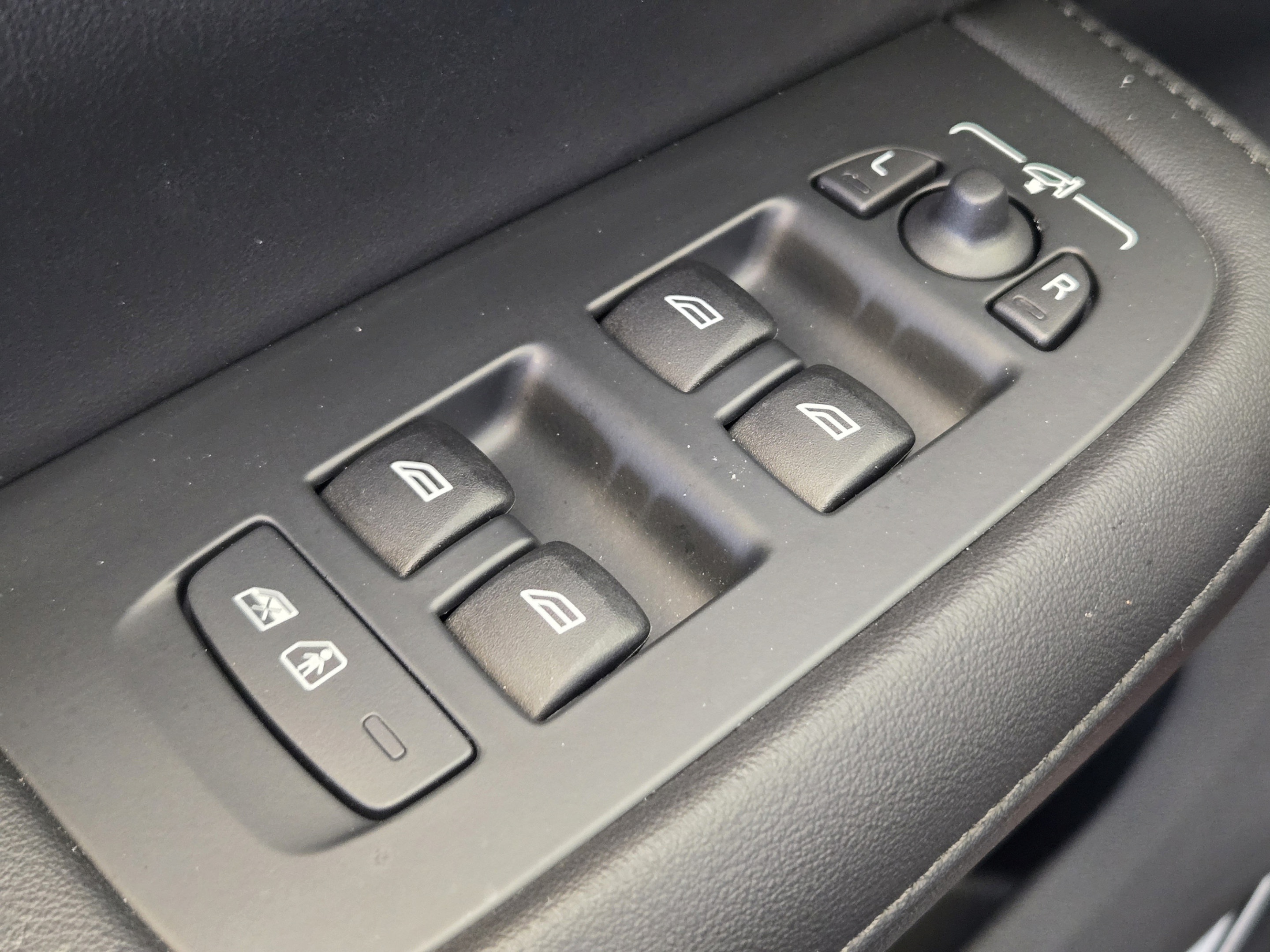 Used 2023 Volvo S60 B5 Plus w/ Climate Package AWD/4WD image 22