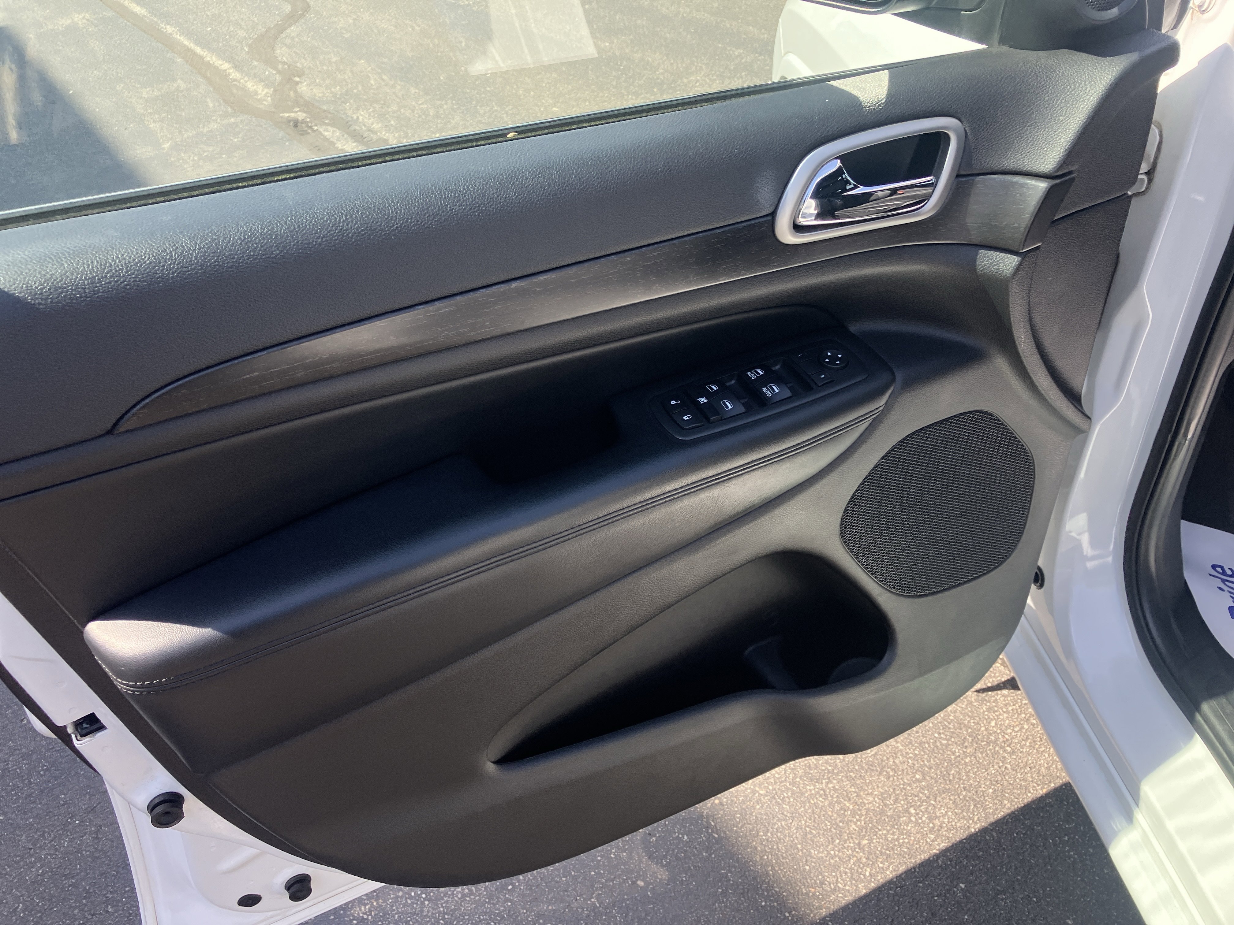 Used 2017 Jeep Grand Cherokee Altitude image 18