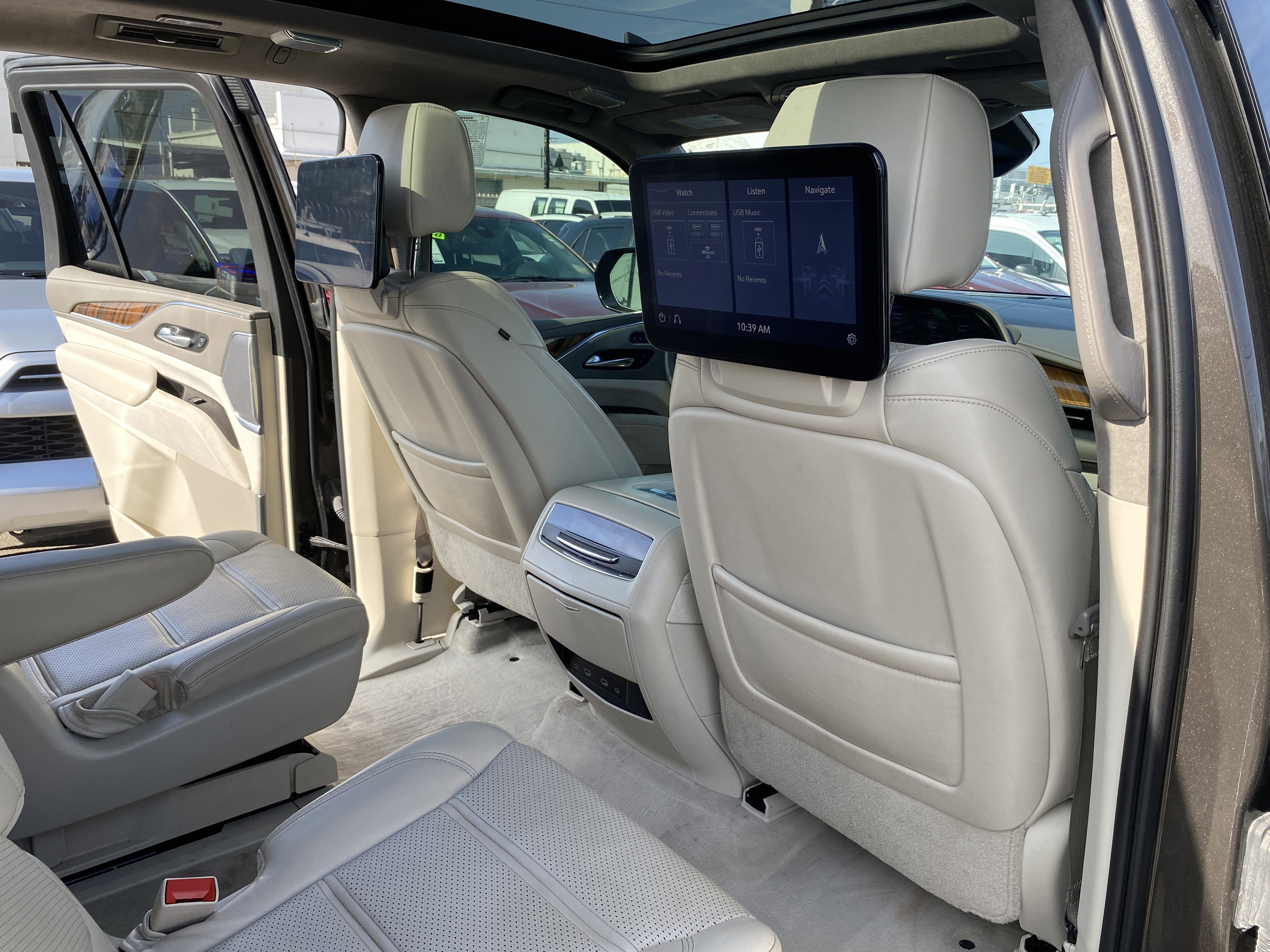 Used 2021 Cadillac Escalade Premium Luxury Platinum image 28
