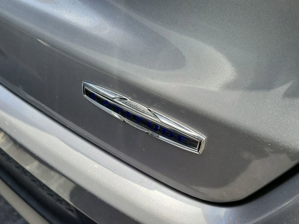 Used 2018 Jeep Compass Latitude image 6