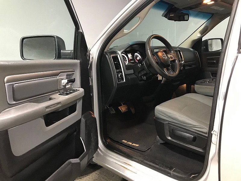 Used 2015 RAM 1500 Classic SLT image 9