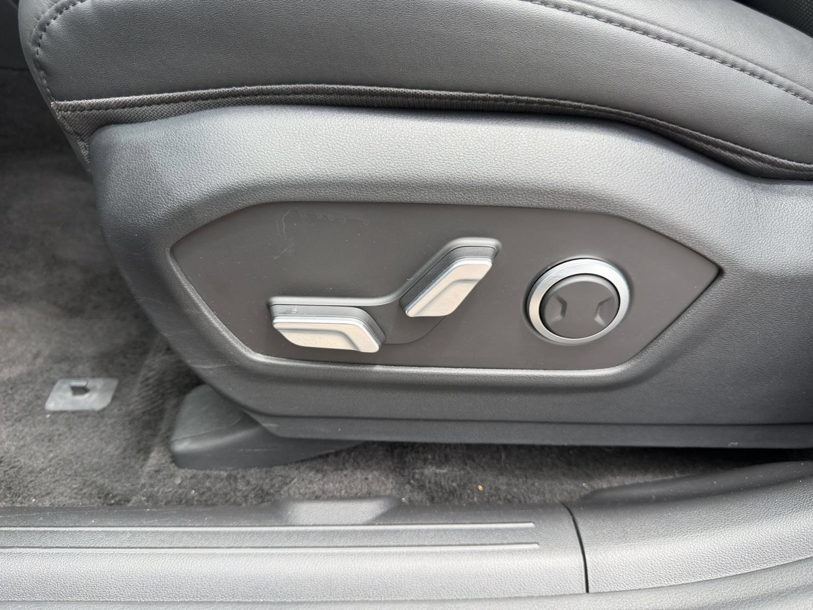 Used 2026 Hyundai Santa Fe SEL FWD image 21