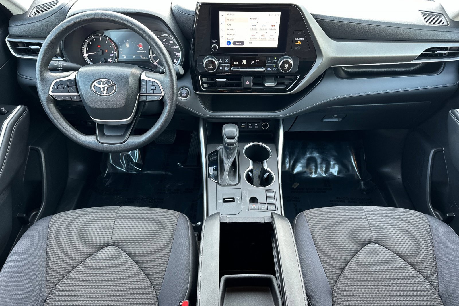 Used 2023 Toyota Highlander L image 3