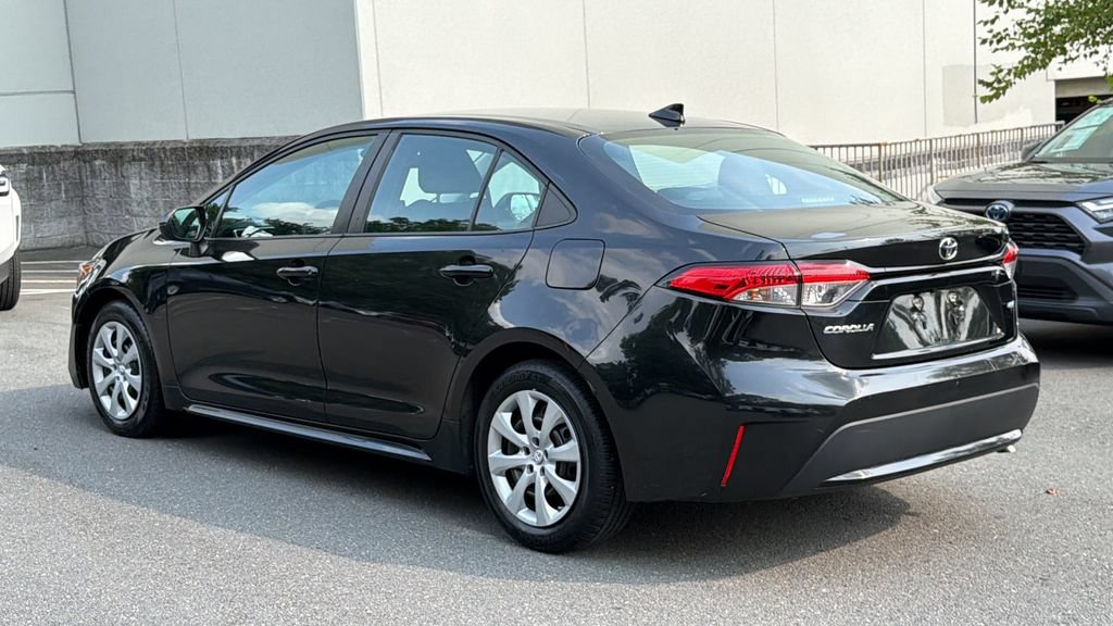 Used 2021 Toyota Corolla LE FWD image 3