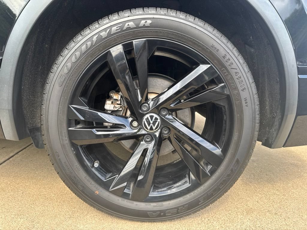Used 2024 Volkswagen Tiguan SE R-Line AWD/4WD image 26