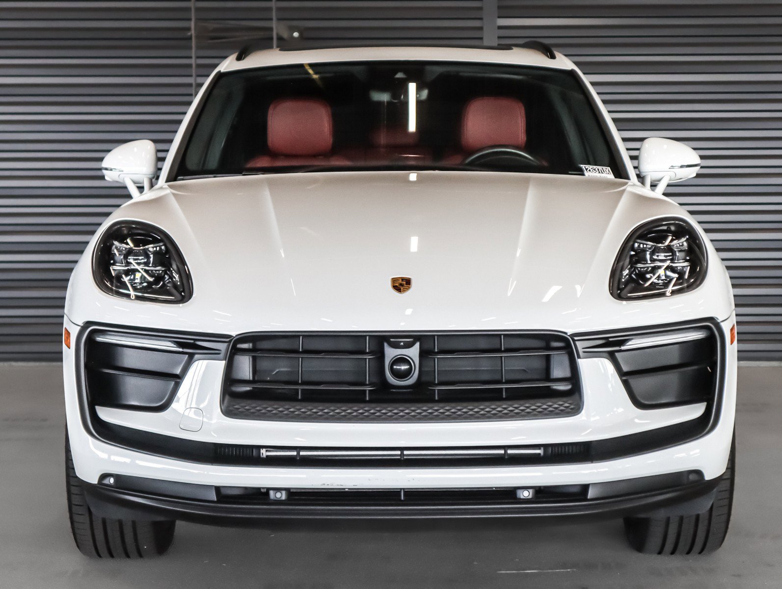 Certified 2024 Porsche Macan AWD/4WD image 8