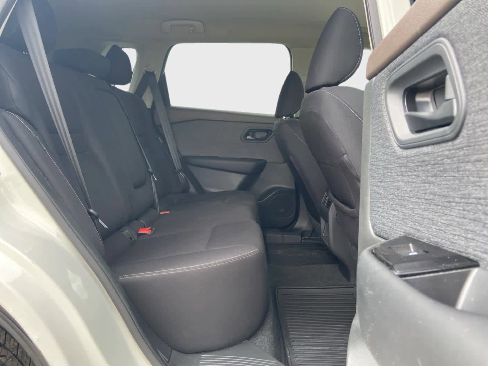 Used 2023 Nissan Rogue S image 15