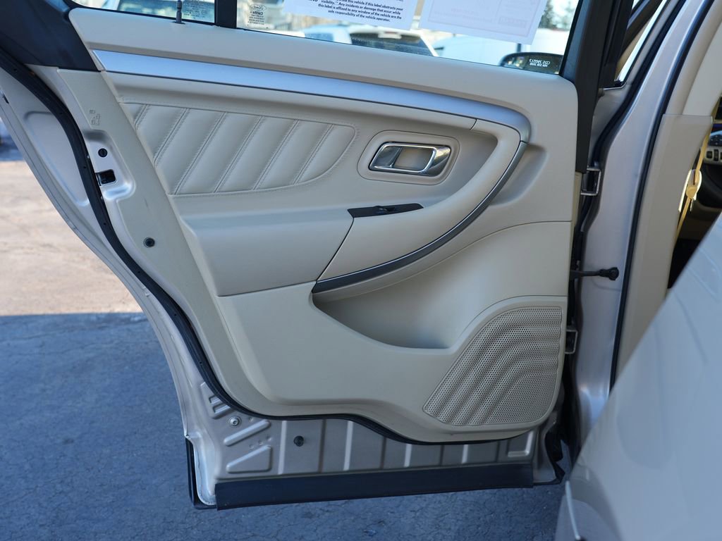 Used 2018 Ford Taurus SE FWD image 19