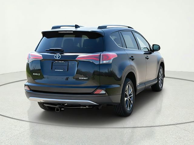 Used 2018 Toyota RAV4 LE AWD/4WD image 5