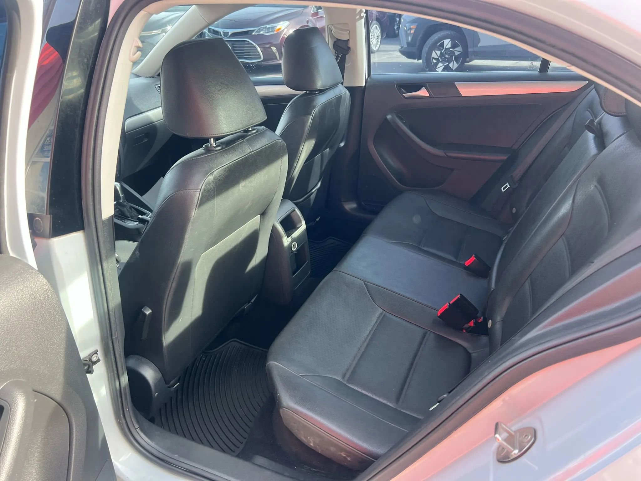 Used 2017 Volkswagen Jetta SE image 12