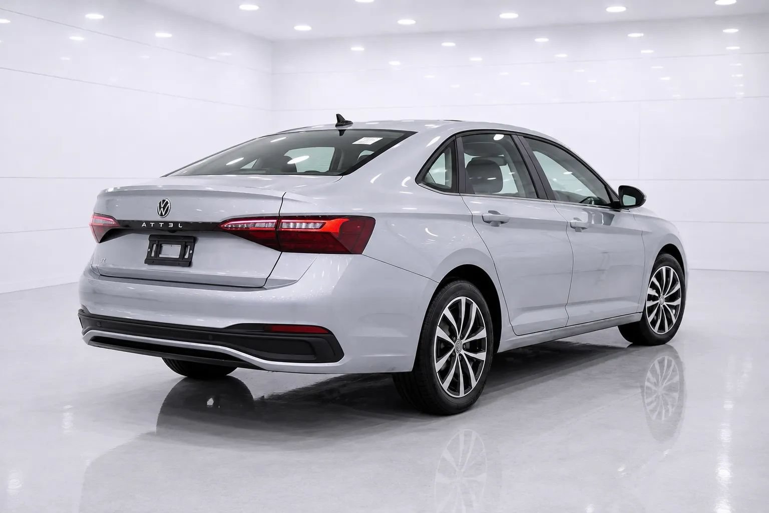 Used 2025 Volkswagen Jetta SE FWD image 5