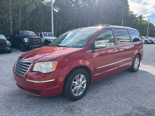 Used 2009 Chrysler Town & Country Limited w/ Entertainment Group #3 image 5
