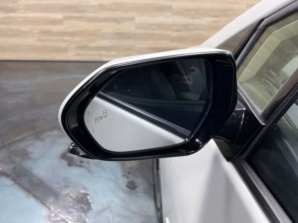 Used 2019 Toyota Prius XLE image 27