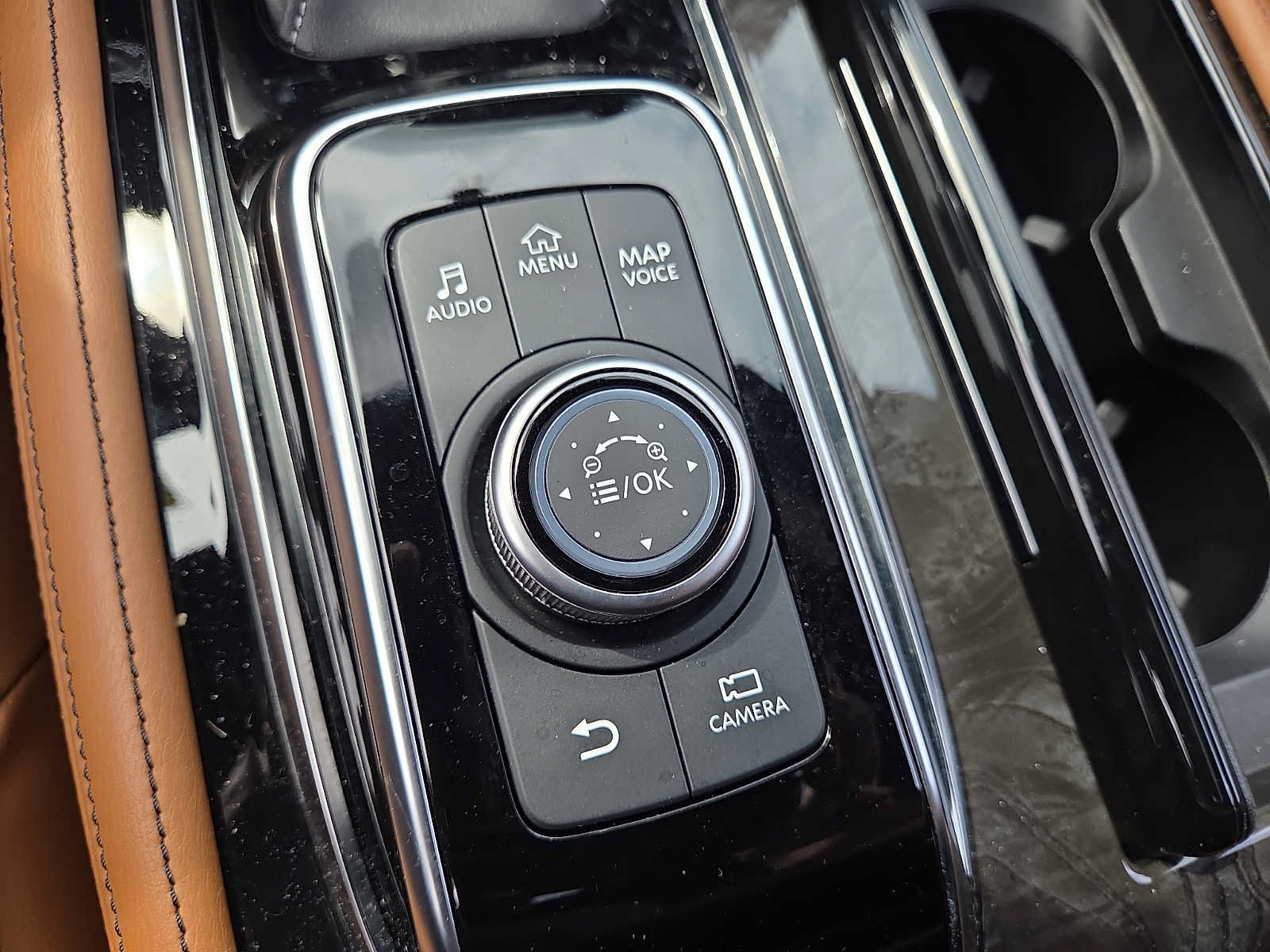Used 2024 INFINITI QX80 Sensory AWD/4WD image 24
