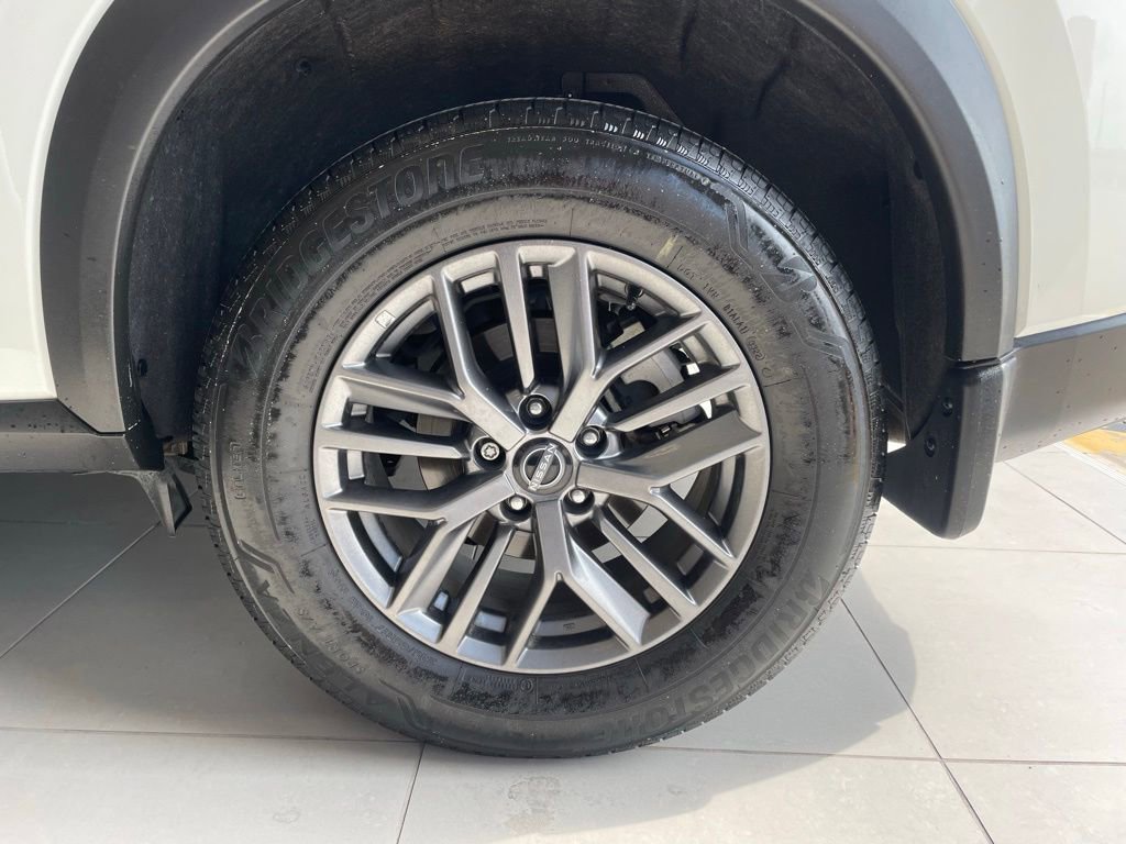 Used 2024 Nissan Rogue S AWD/4WD image 17