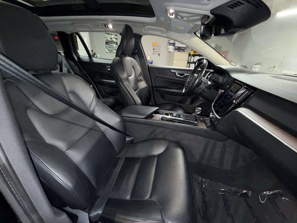 Used 2020 Volvo V60 T5 Momentum FWD image 14