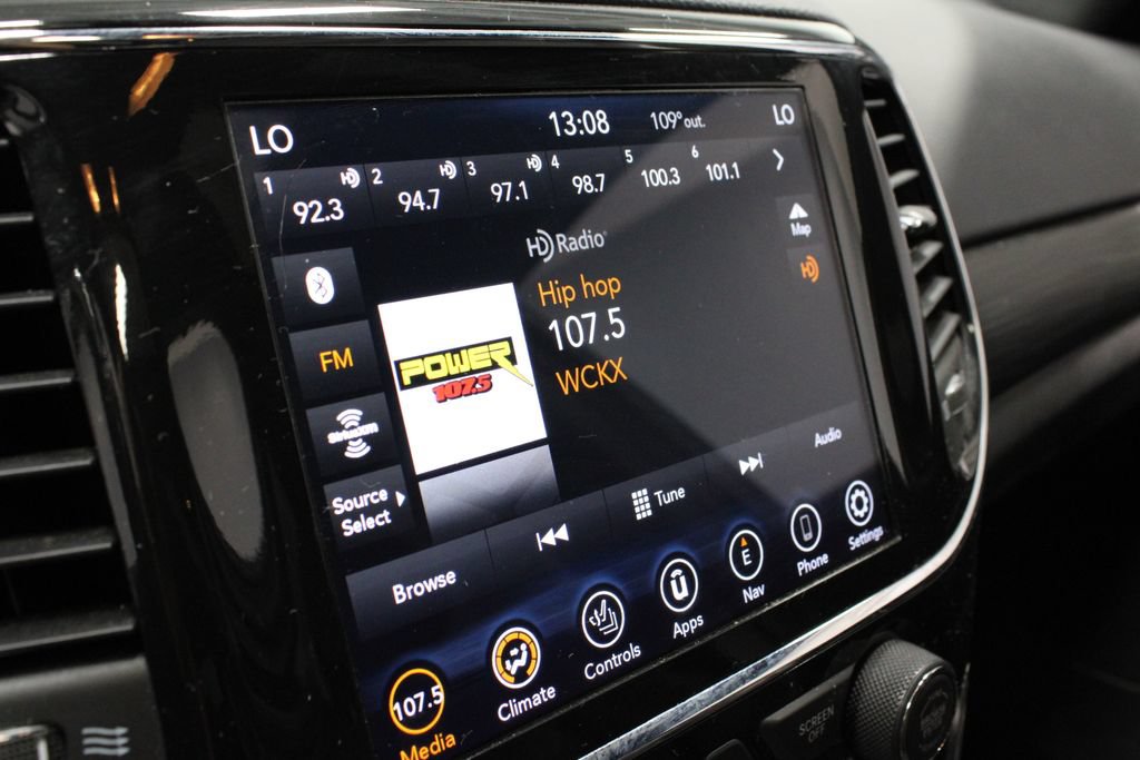 Used 2021 Jeep Grand Cherokee Laredo X AWD/4WD image 2