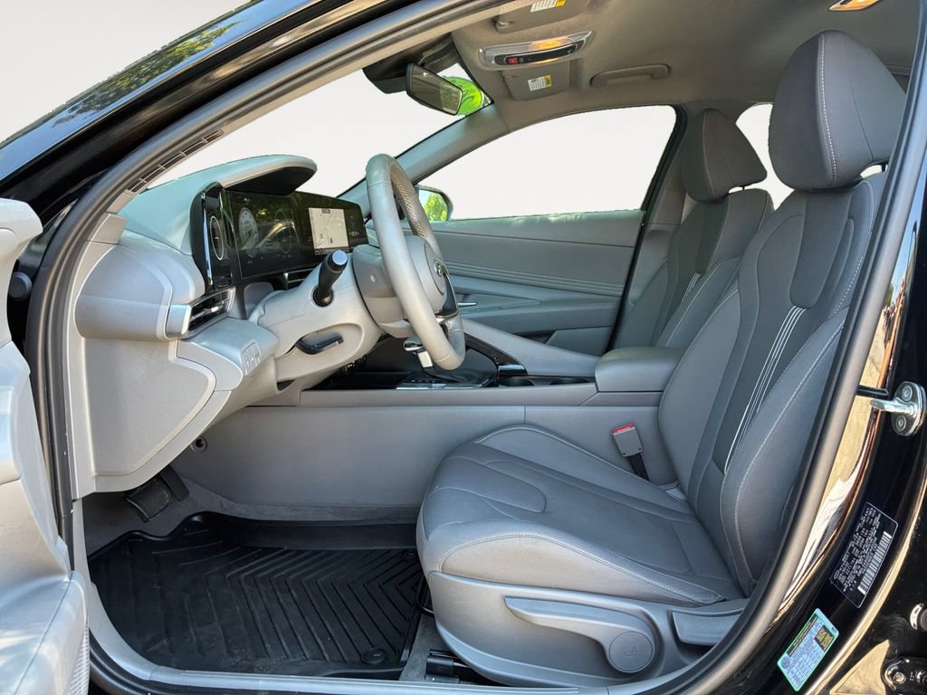 Used 2023 Hyundai Elantra SEL w/ Convenience Package FWD image 9