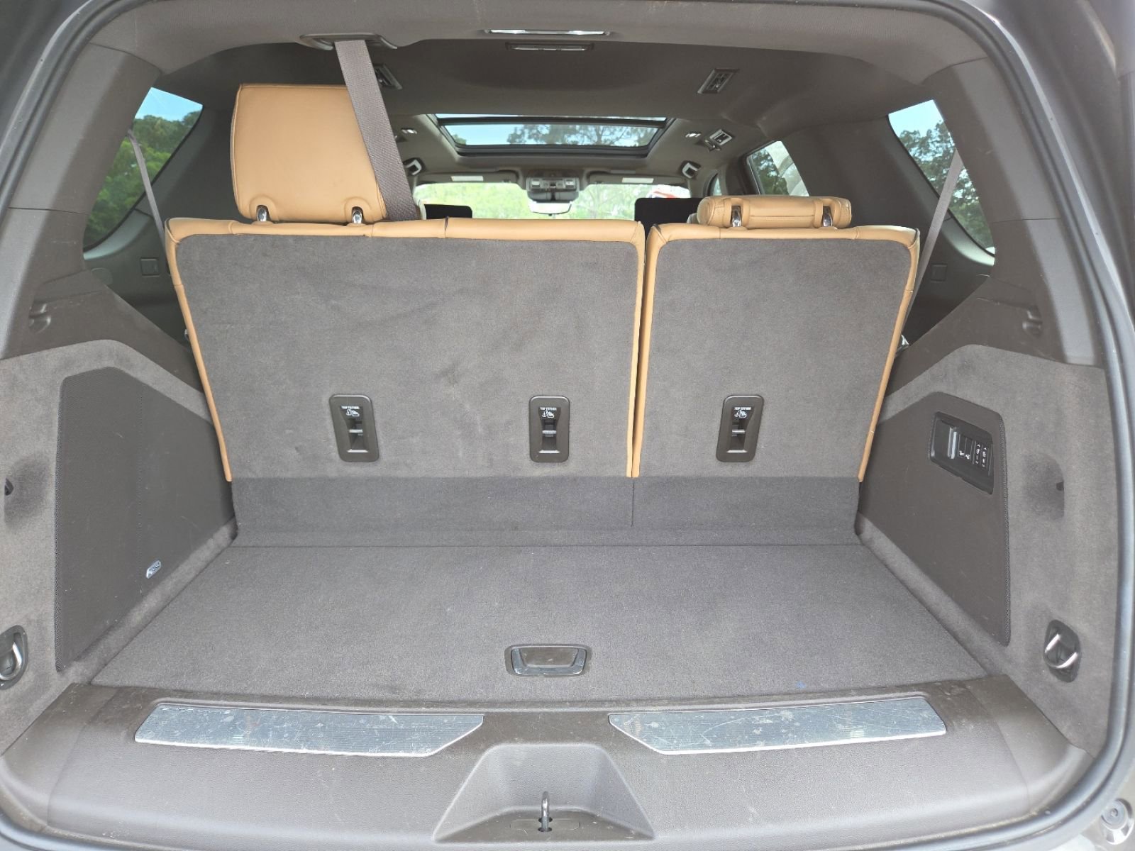 Used 2021 Cadillac Escalade Premium Luxury AWD/4WD image 22