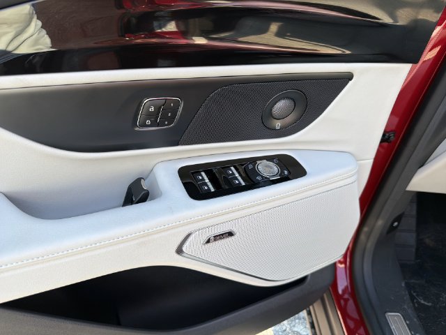 New 2026 Lincoln Nautilus Reserve w/ Jet Appearance Package AWD/4WD image 13