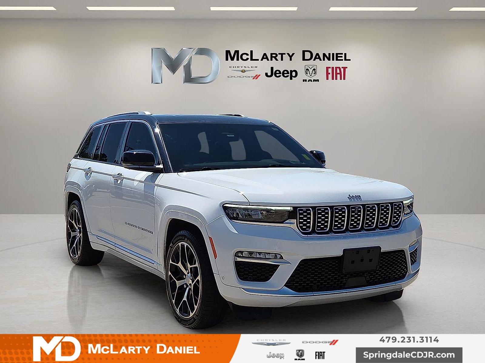 Used 2023 Jeep Grand Cherokee Summit AWD/4WD image 1