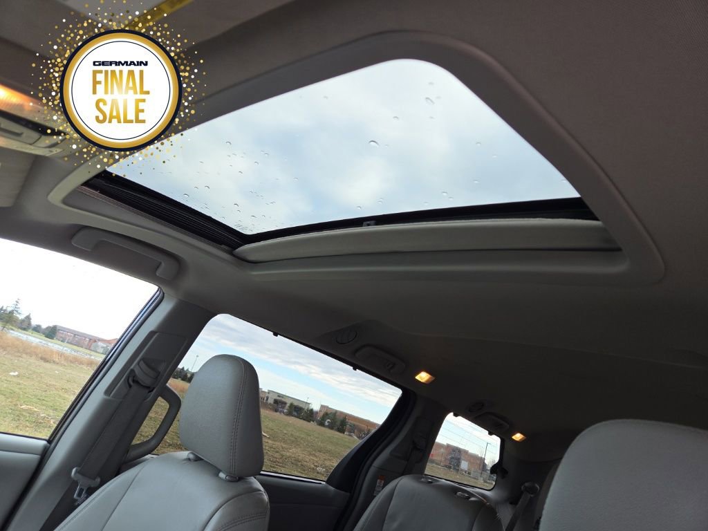 Used 2017 Toyota Sienna XLE image 34