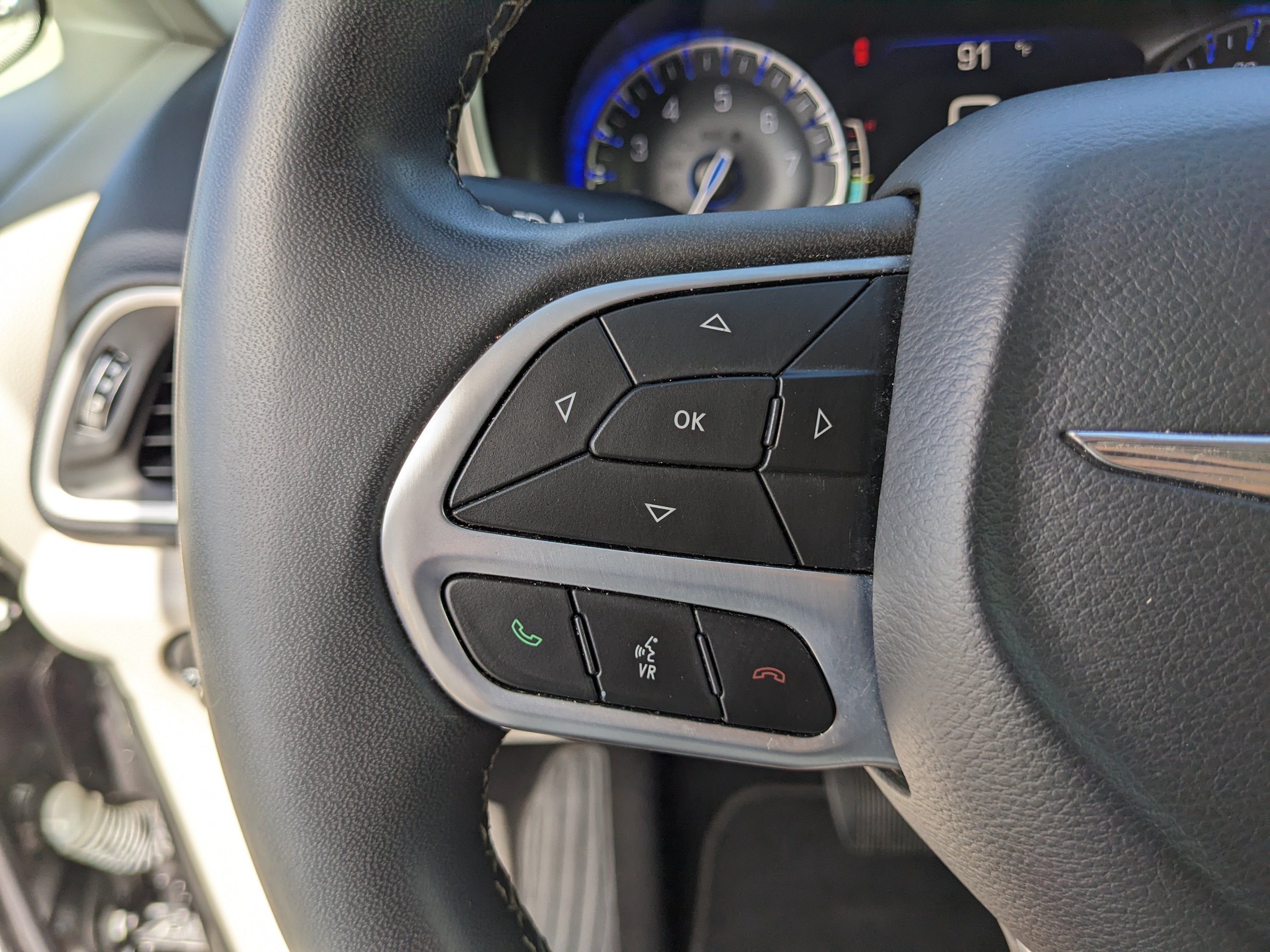 Used 2022 Chrysler Pacifica Touring-L FWD image 33