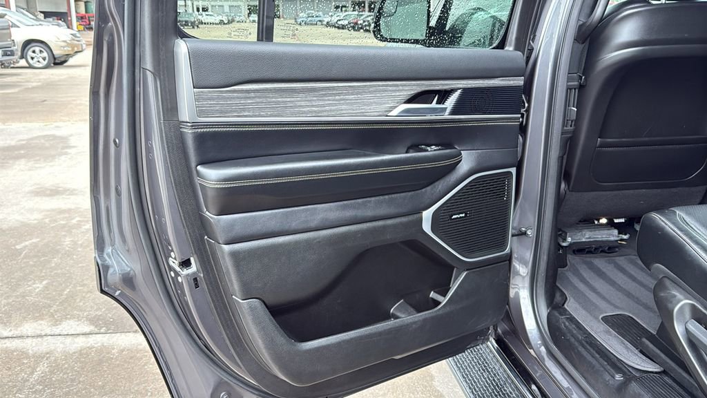 Used 2024 Jeep Wagoneer Series II w/ Flexible Seating Group RWD image 17