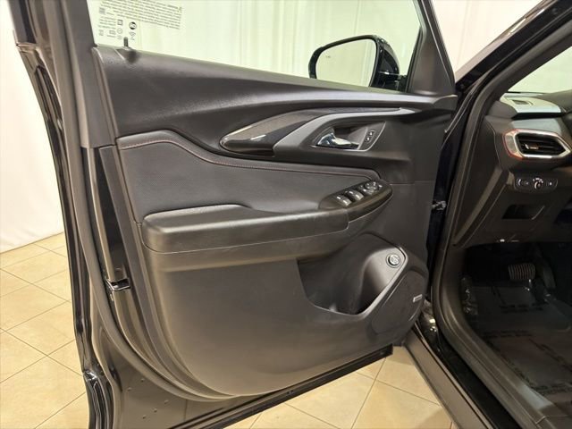 Used 2023 Chevrolet TrailBlazer RS w/ Sun and Liftgate Package image 9