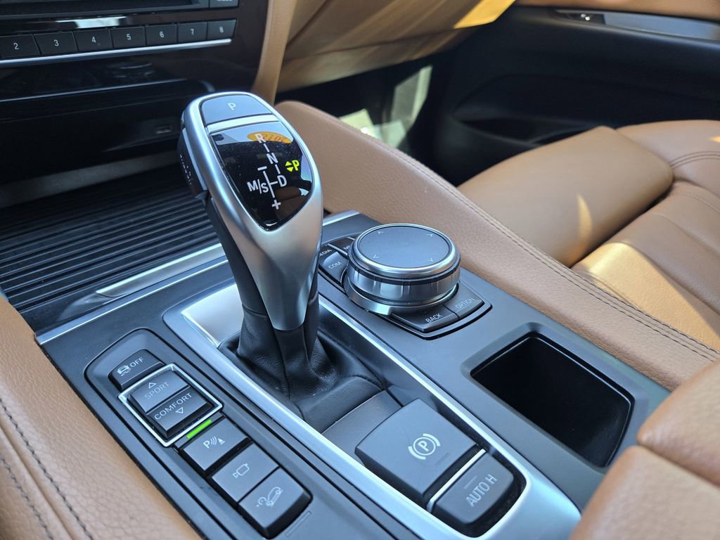 Used 2018 BMW X6 xDrive50i w/ M Sport Package image 22