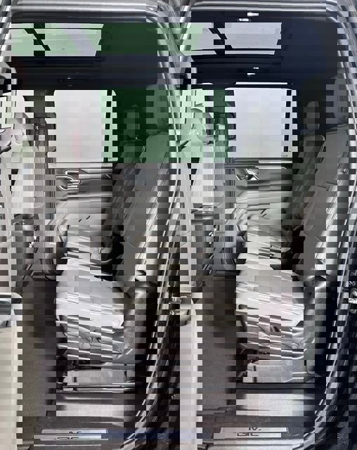 Used 2023 GMC Yukon XL SLT image 23