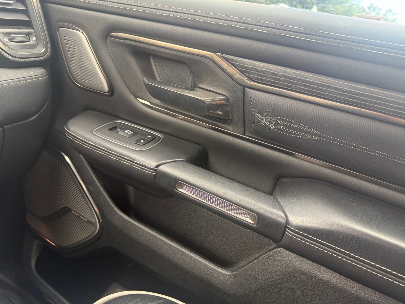 Used 2021 RAM 1500 Limited AWD/4WD image 16