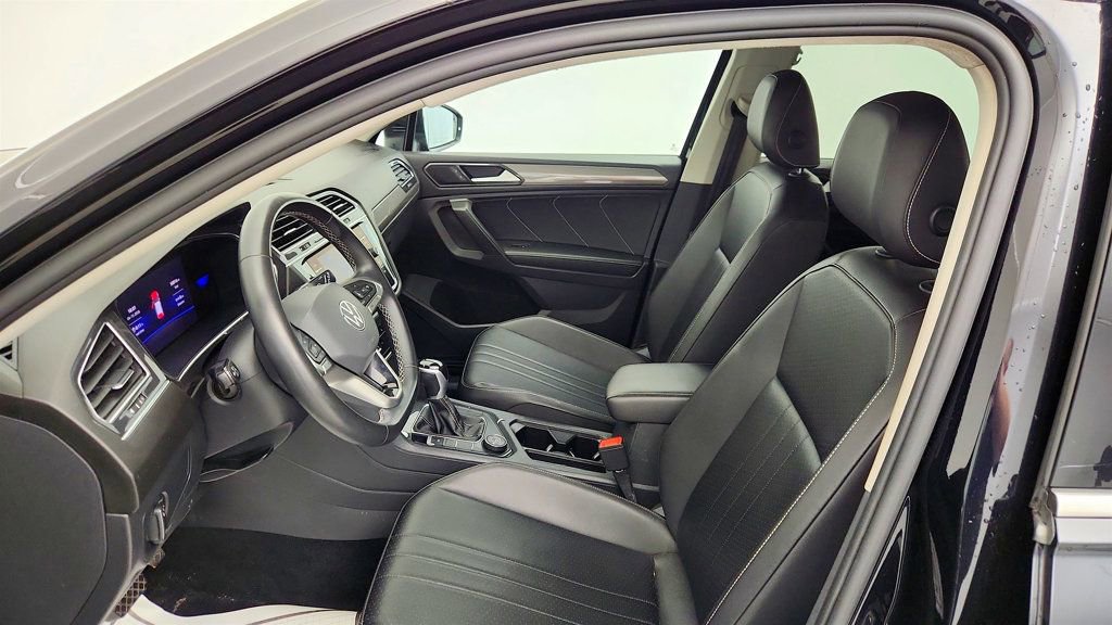 Used 2022 Volkswagen Tiguan SE image 17