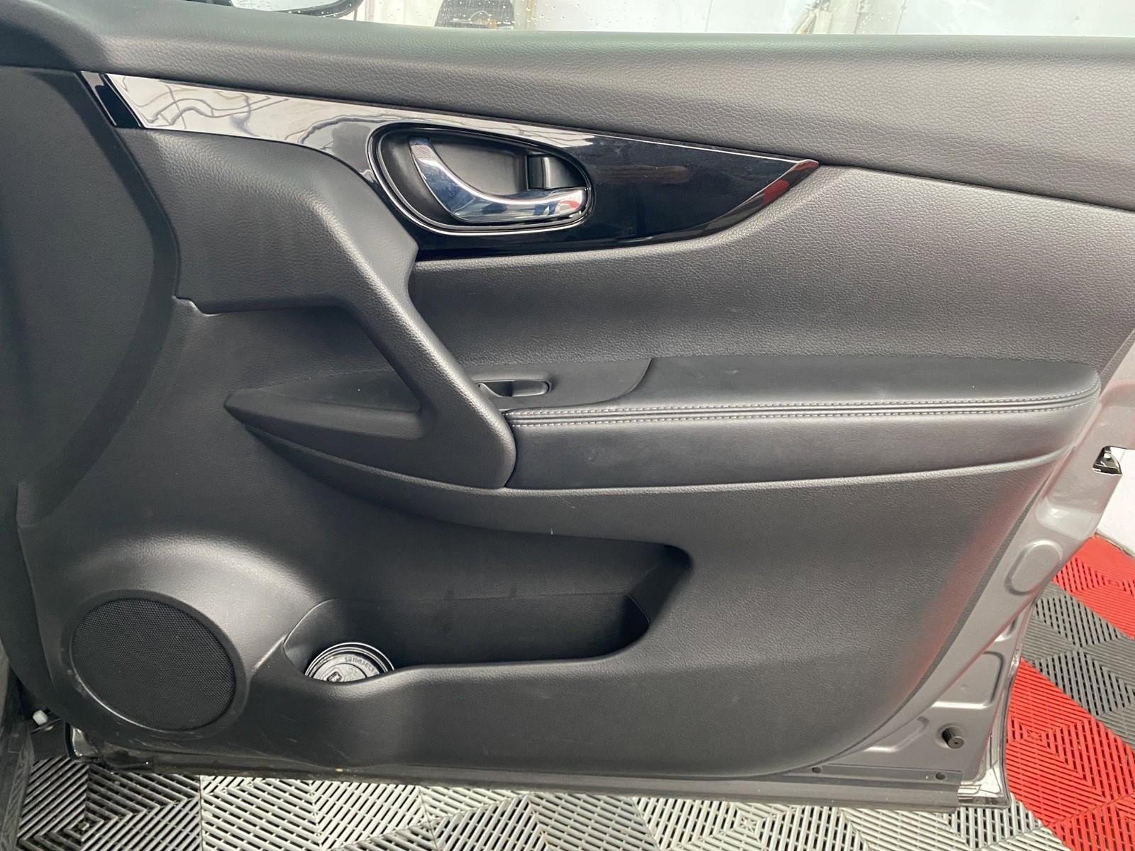 Used 2019 Nissan Rogue Sport SV w/ Technology Package image 7