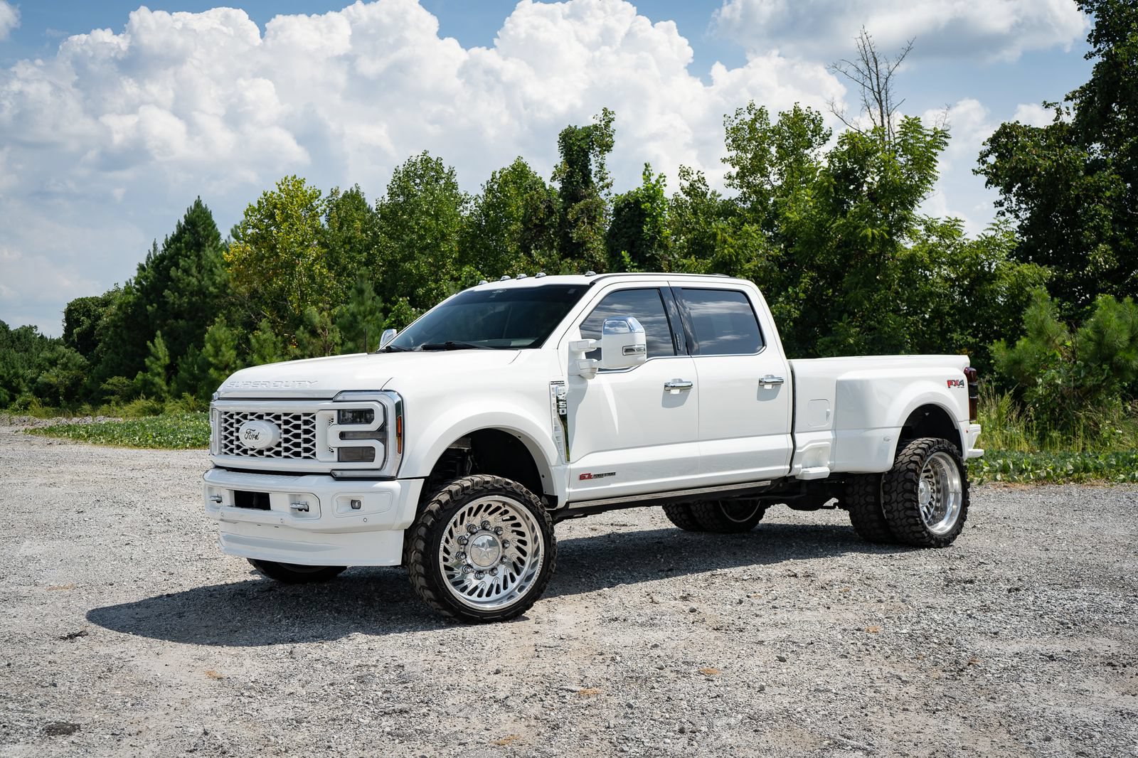 Used 2024 Ford F450 Platinum w/ FX4 Off-Road Package AWD/4WD image 4