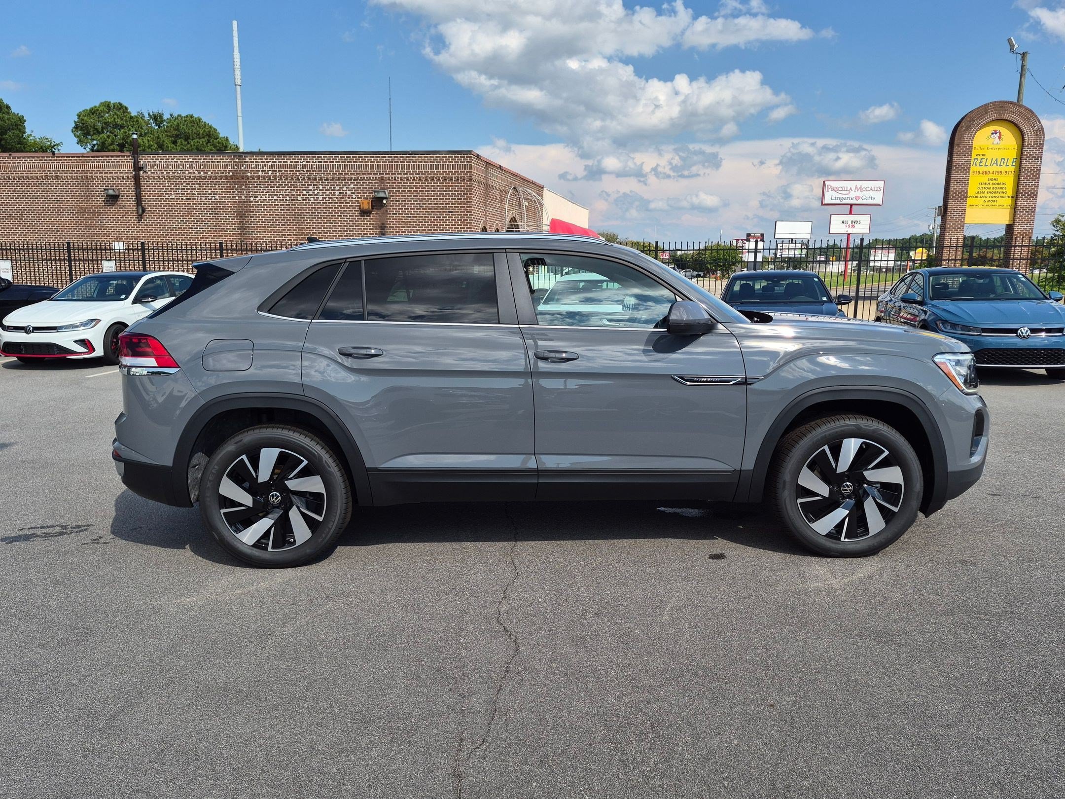 New 2026 Volkswagen Atlas Cross Sport SE FWD image 2